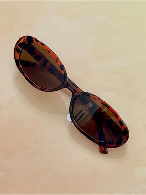 Free People Tortoiseshell Retro Boho Classic Oval Sunglasses - Brown Lenses